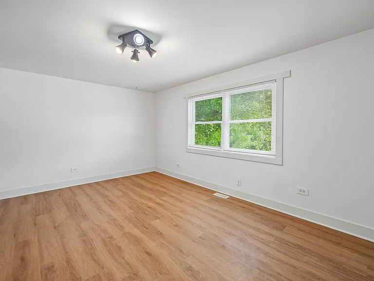 867 Harris Dr — Photo 13