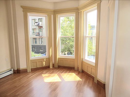 4th image of 397 Cornelia St #2