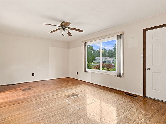 4th image of 40 Rouge Rd