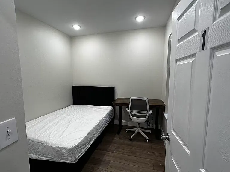 42 N 40th St #4 — Photo 5