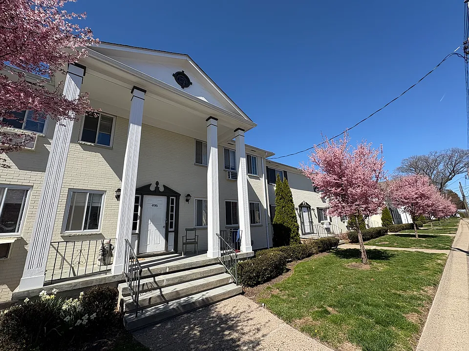 Lynn Apartments