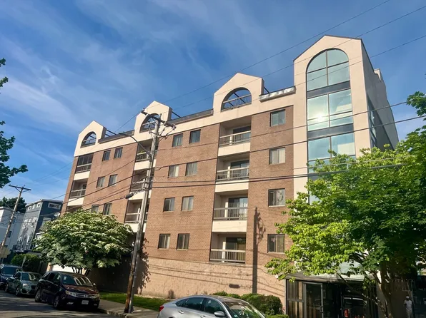 24 Corey St APT 305, Everett, MA 02149
