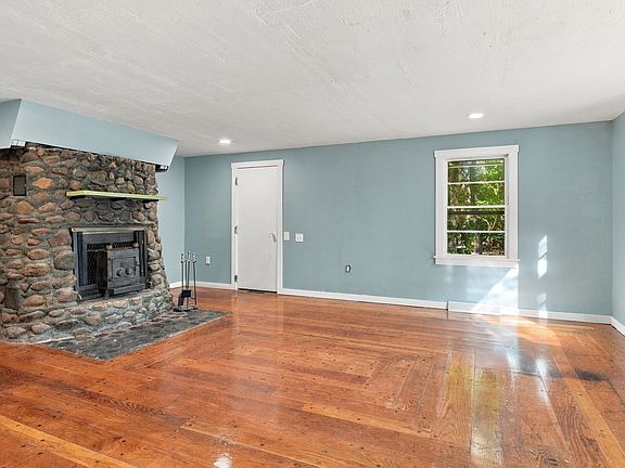 5th image of 306 Leominster Rd