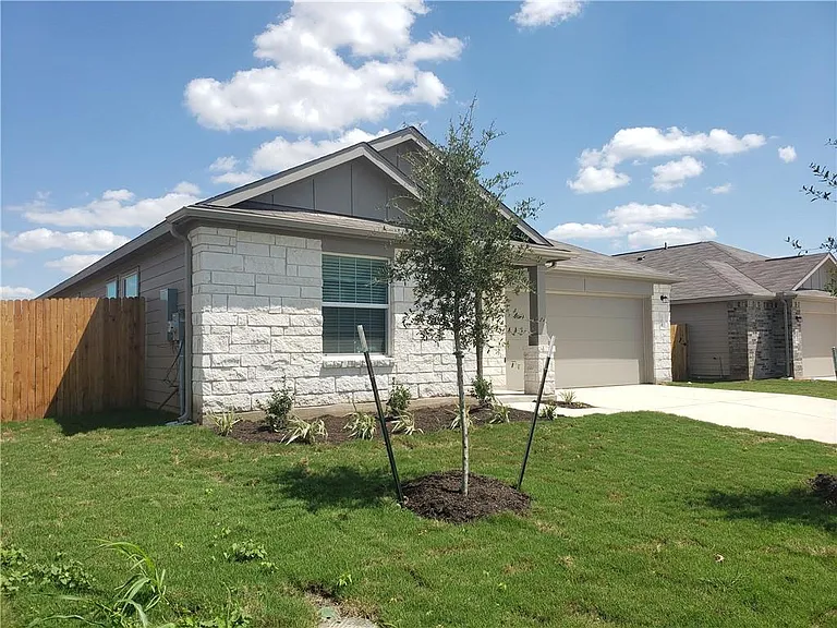 104 Mountain Maple St — Photo 3