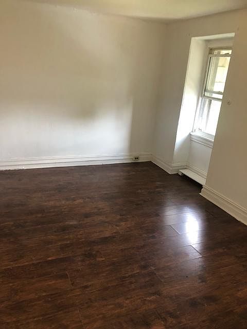 1st image of 823 N Monroe St APT 3
