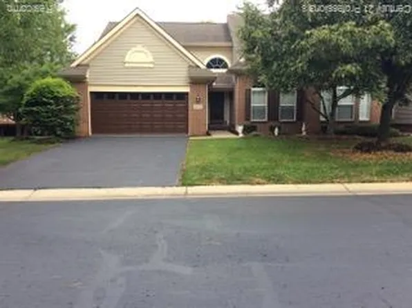 1533 Covington Xing #16, Walled Lake, MI 48390