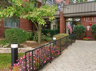 127 Acacia Cir APT 304, Indian Head Park, IL 60525