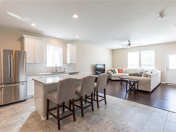3rd image of 305 Mariscal Pl
