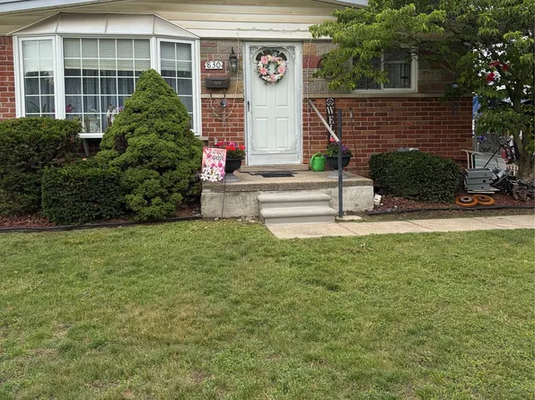 830 S Venoy Rd, Westland, MI 48186