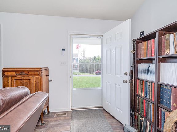 4th image of 132 Mountain View Dr