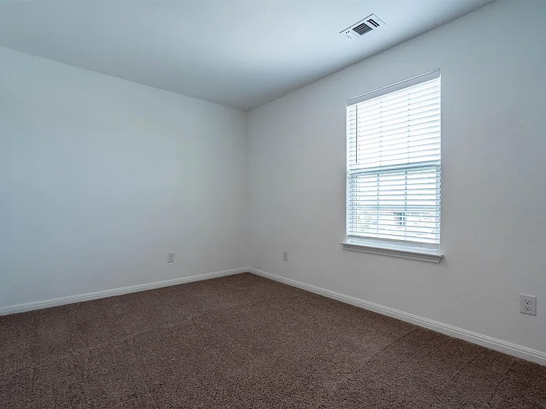 128 Maywood Ln — Photo 14