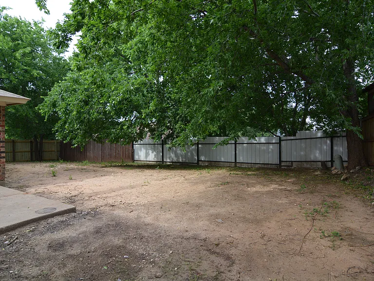 6809 Westglen Dr — Photo 18