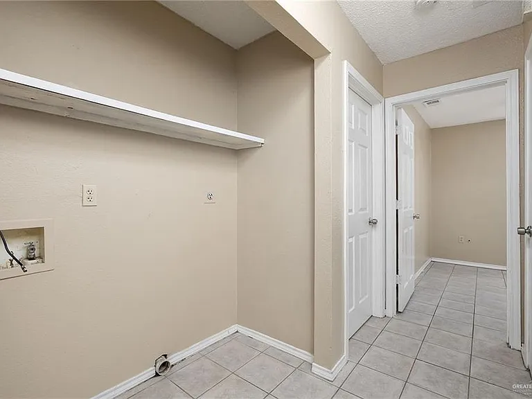 825 W 1st St #3 — Photo 6