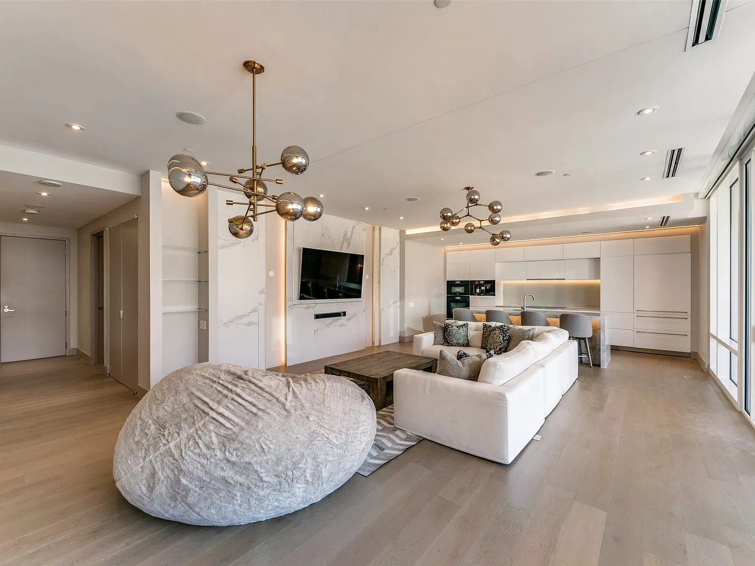 2 bed, 2.5 bath, 1755 sqft, $9,000 — Photo 3