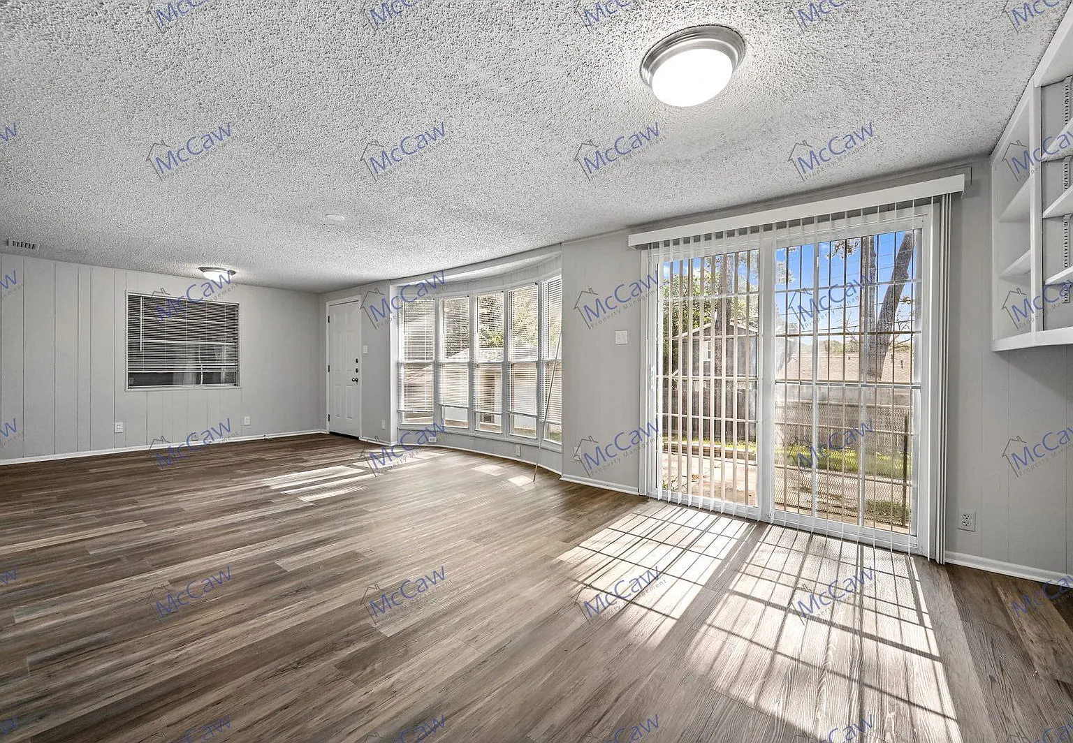 3 bed, 2.0 bath, 1724 sqft, $2,140 — Photo 3