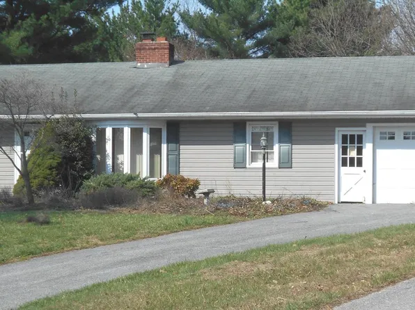 822 Wisteria Dr, Westminster, MD 21157