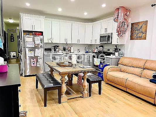 2nd image of 872 E 39th St #1F