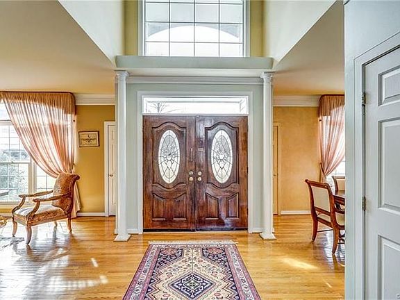 2nd image of 6048 Brentmoor Dr