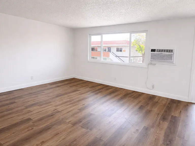 Elm Glen Apartments — Photo 14