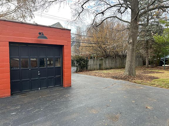 3rd image of 2079 Arlington Ave
