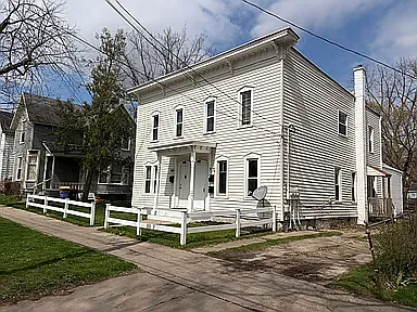 3 bed, 1200 sqft, $2,100 — Photo 3