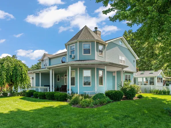 2 Woodside Ave, Kankakee, IL 60901