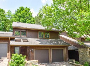 4 Spring Knoll Dr, Cincinnati, OH 45227