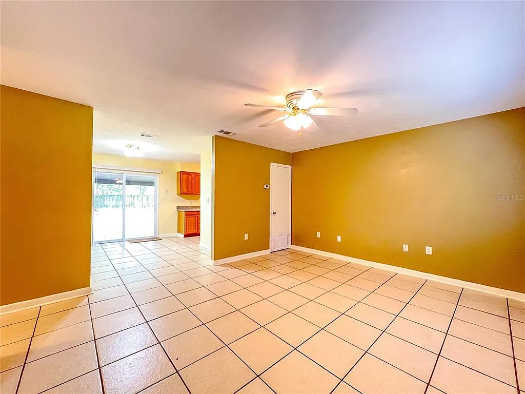 3 bed, 2.0 bath, 1080 sqft, $1,600 — Photo 3