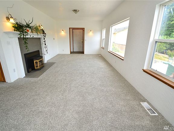 4th image of 1709 Bayview Dr W