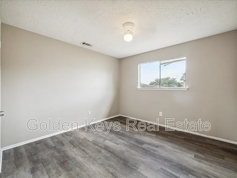 10743 Staghill Dr — Photo 10