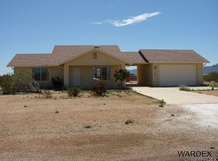 7076 Burro Dr, Golden Valley, AZ 86413