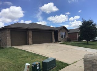 1413 Feather Crest Dr, Krum, TX 76249