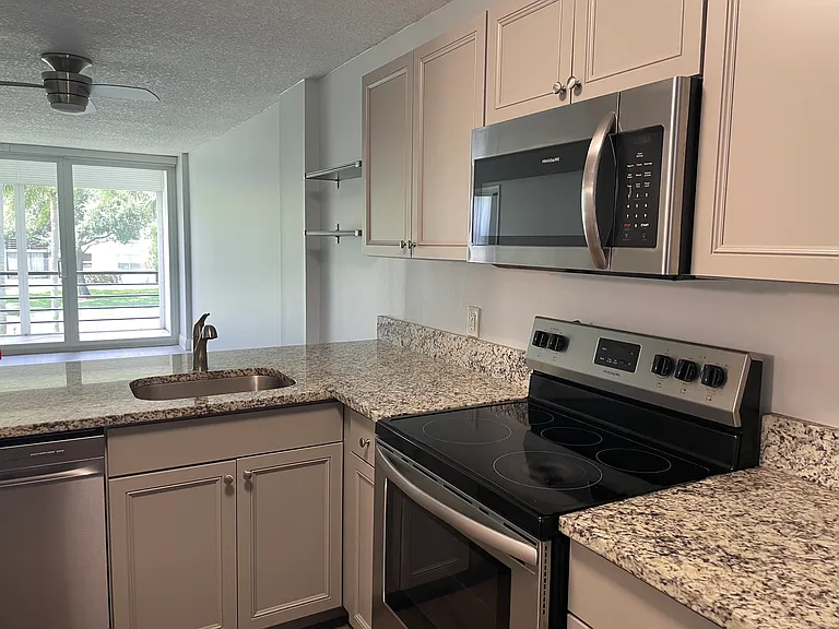 114 Royal Park Dr #2A — Photo 8