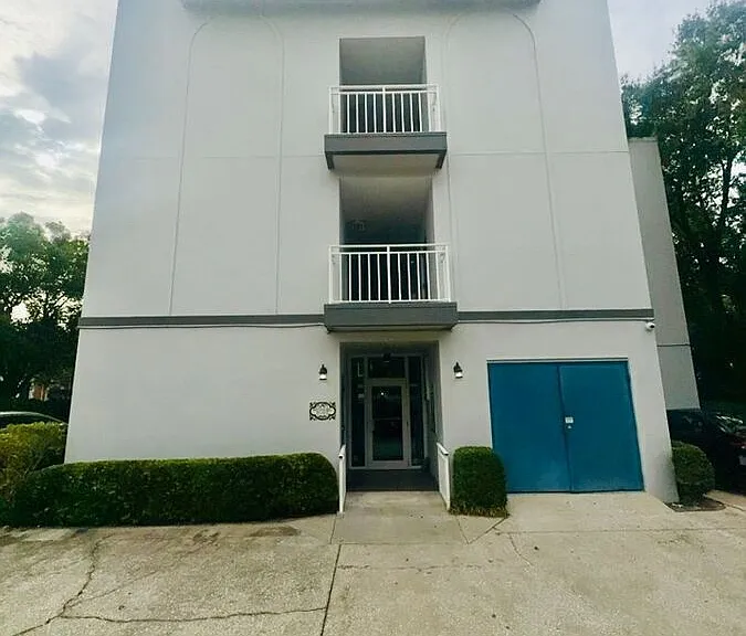 2314 S Clewis Ct #301 — Photo 21
