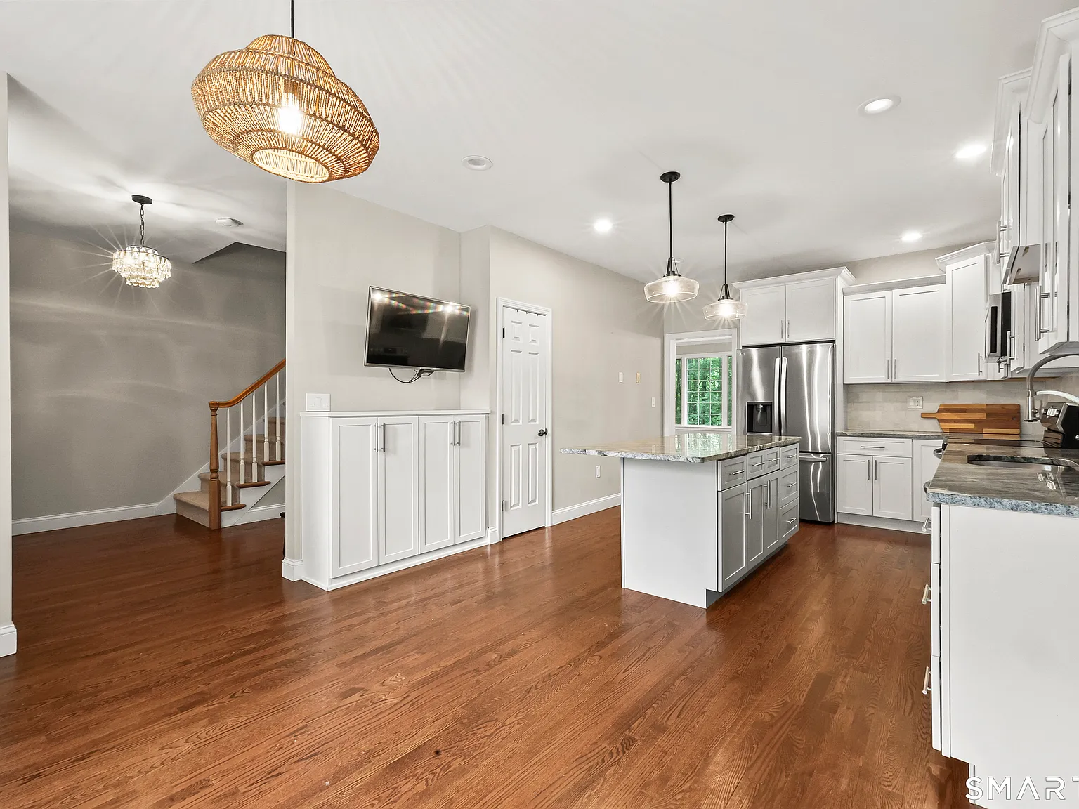 3 bed, 2.5 bath, 2013 sqft, $4,000 — Photo 1