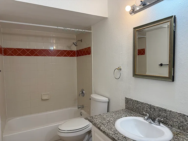 312 S Wilson St — Photo 13