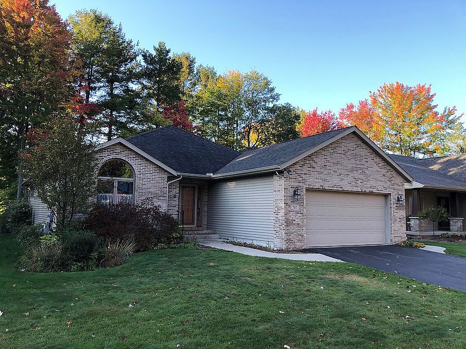 707 Lakeside Circle 