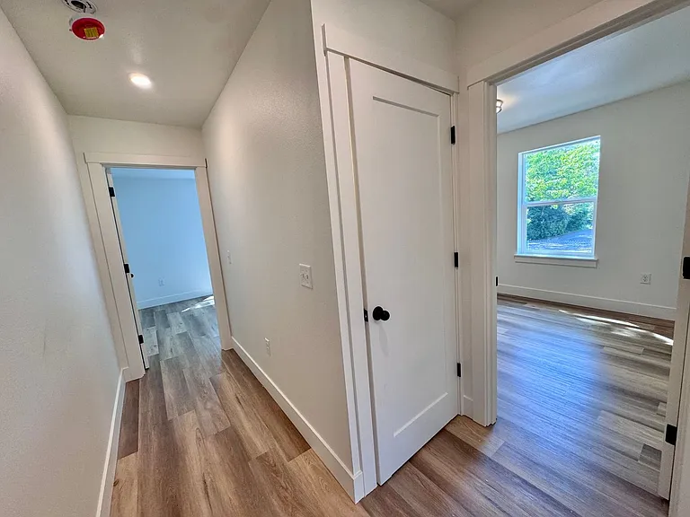 Brand New, Beautiful Townhomes! 2 & 3 Bedrm Units Available — Photo 41