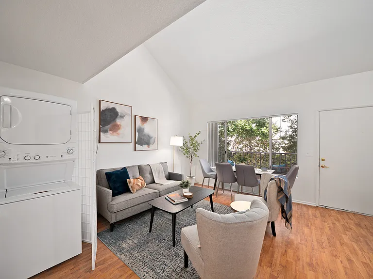 220 W Truslow Ave — Photo 6