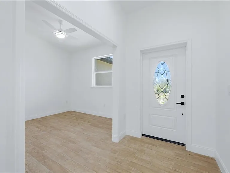 6 Bank Ct — Photo 2