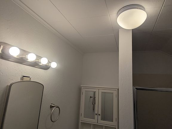 4th image of 1076 Margaret Ave #B