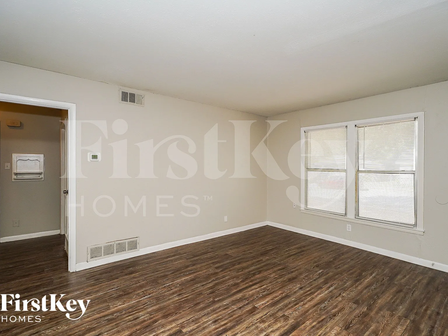 4 bed, 2.0 bath, 1390 sqft, $2,115 — Photo 3
