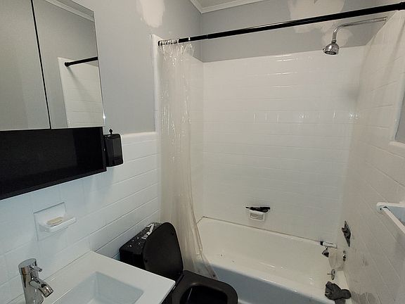 4th image of 2015 41st St #1