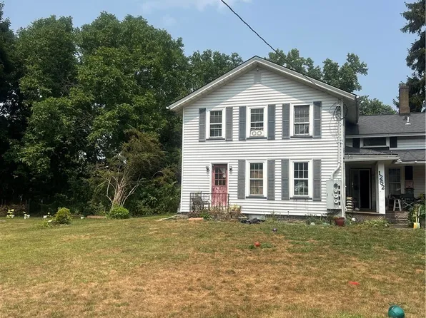 1252 Maiden Ln, Rochester, NY 14626