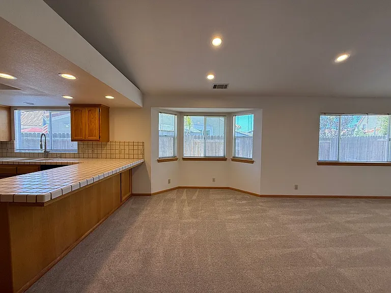 1470 Mercer Ct — Photo 16