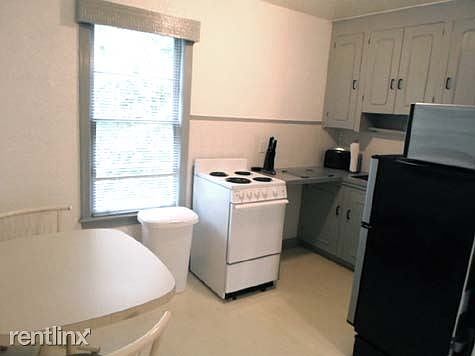 3rd image of 415 1/2 N Highland Ave