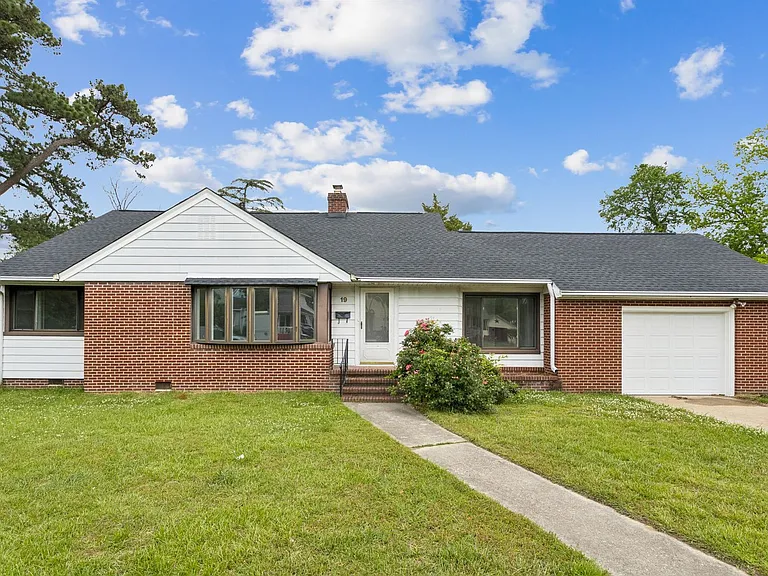19 Magnolia Pl — Photo 1