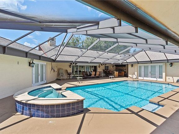 4th image of 9825 Wedgewood Ln