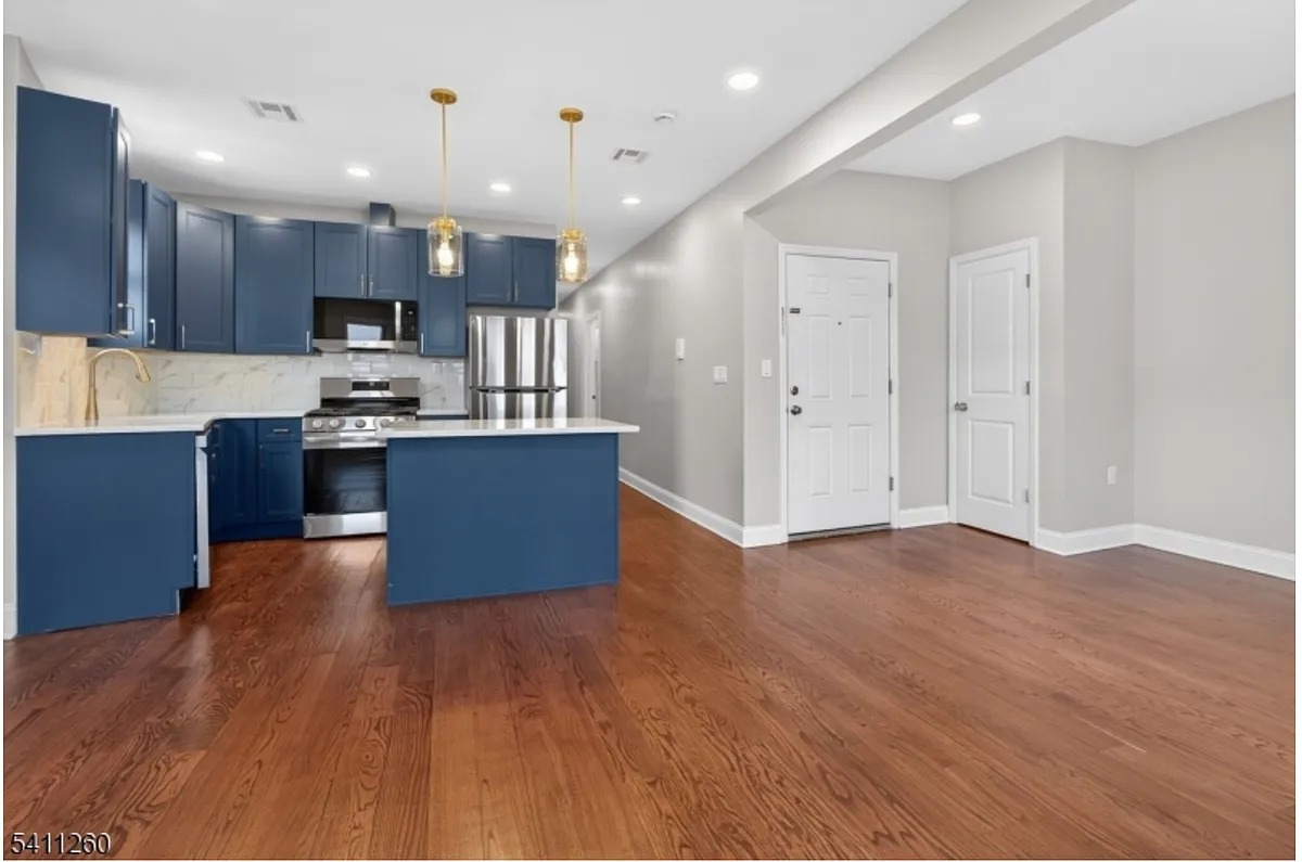 Building Photo - 579 S 12th St #3