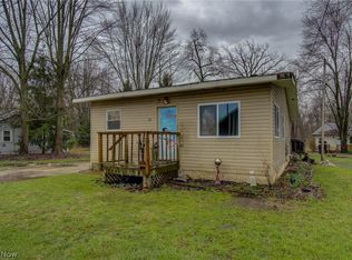 21 Bigelow Dr, Chippewa Lake, OH 44215